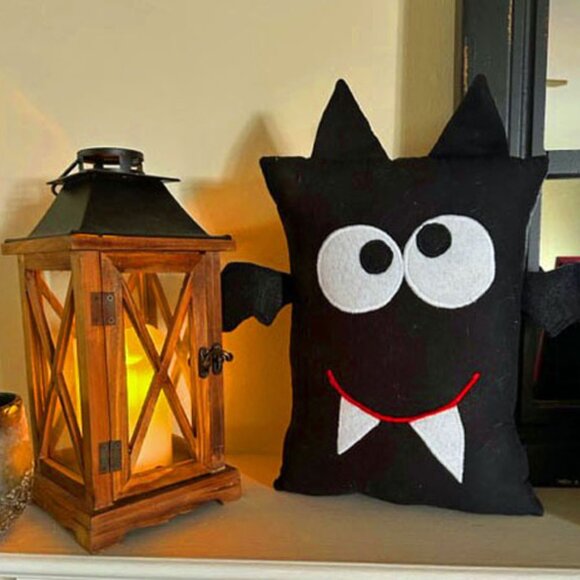 Handmade Halloween Scary Spooky Whimsical Skull & Bat Pillow Cushion Set - Picture 2 of 4